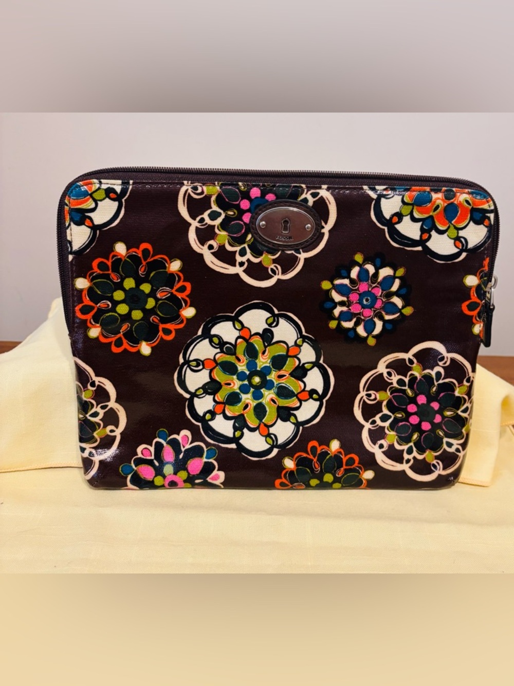 Fossil Key-Per Zipper Tablet iPad/Tablet Case 8.5”x10.5” Vibrant Coated Canvas